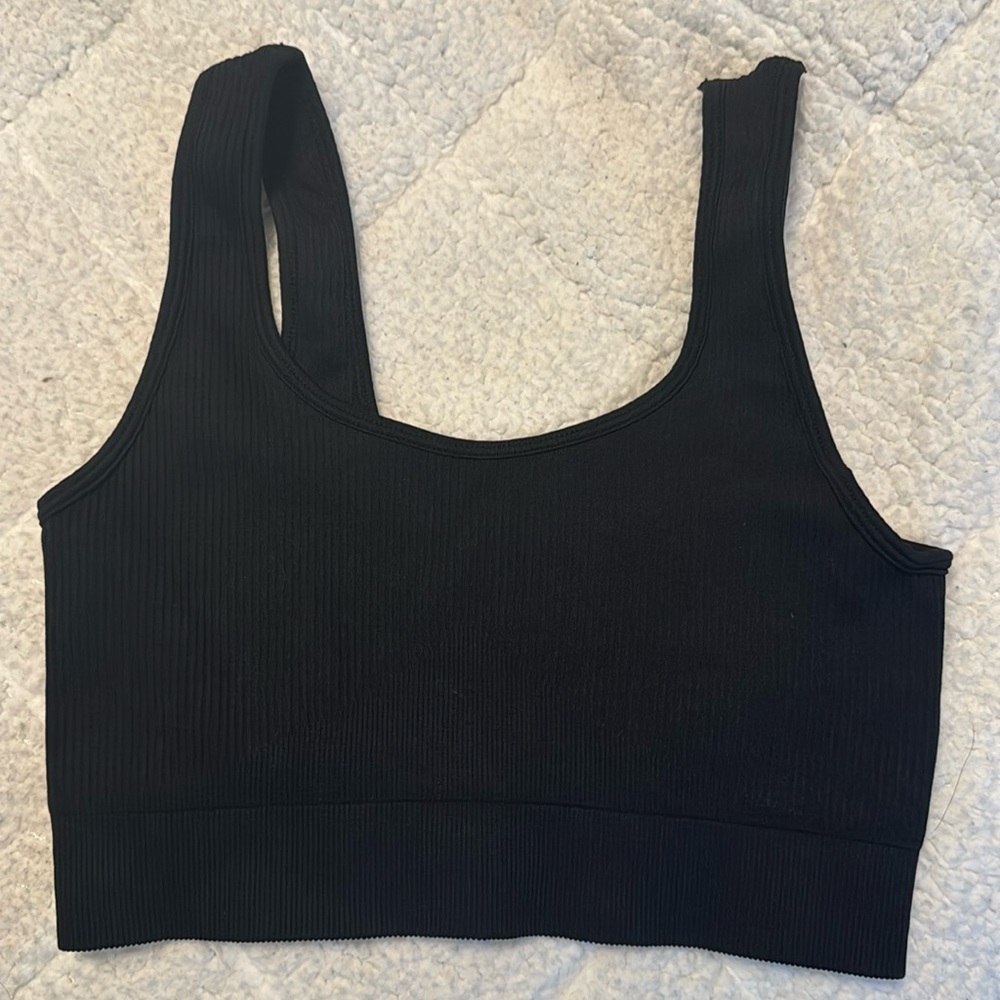 Black ribbed sports bra